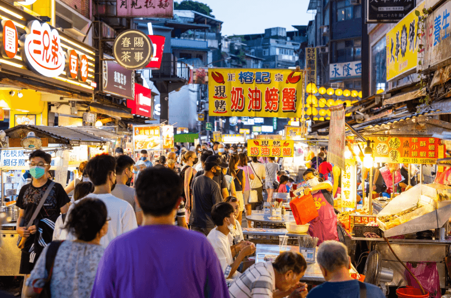 Day 9: High-Speed Rail Experience, Taoyuan City Shopping & Night Market Food Tour