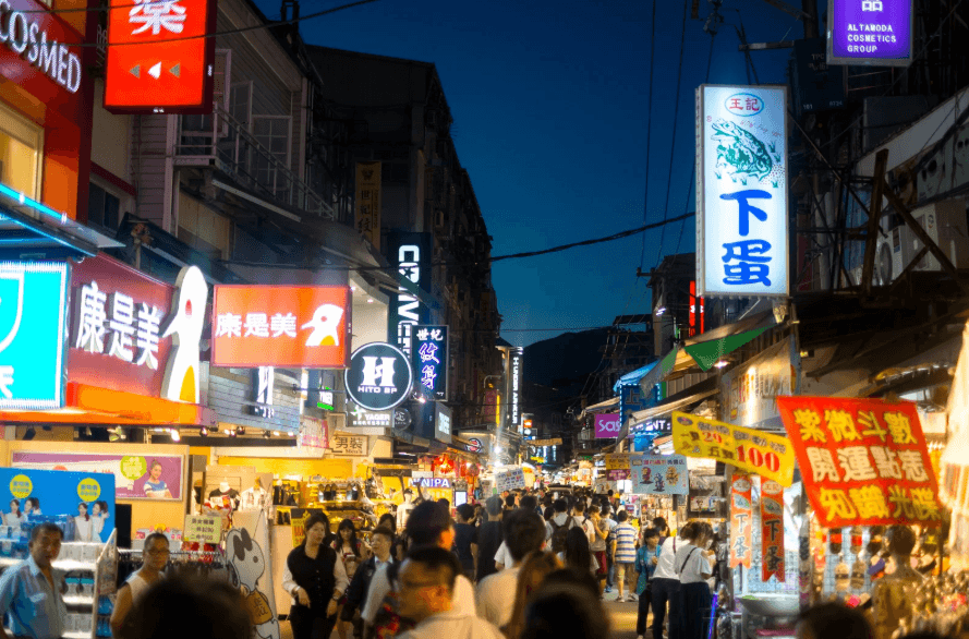 Day 9: High-Speed Rail Experience, Taoyuan City Shopping & Night Market Food Tour